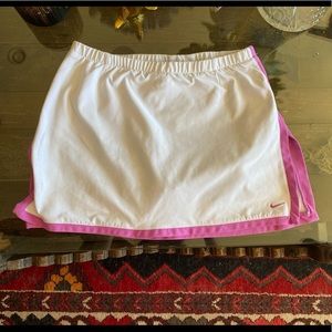 Nike White tennis skirt Size 4-6